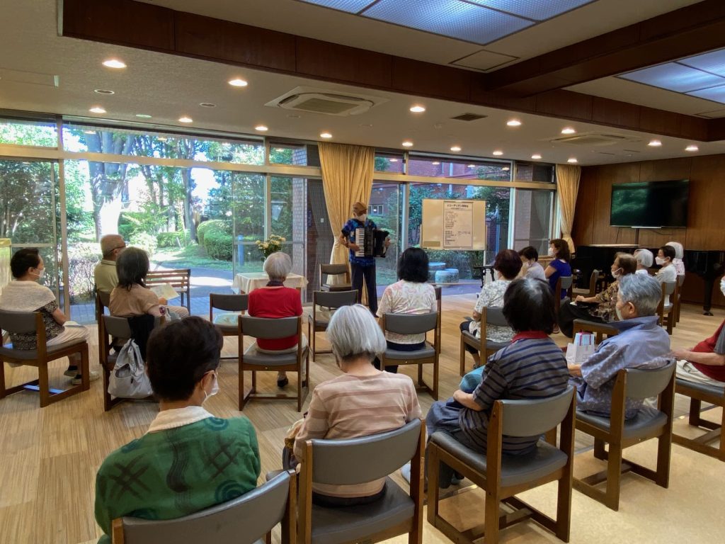 アコーディオン演奏会の様子