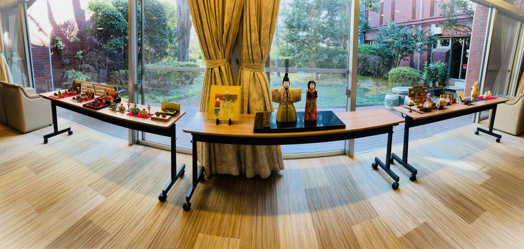 ひな祭りの飾り付けの様子