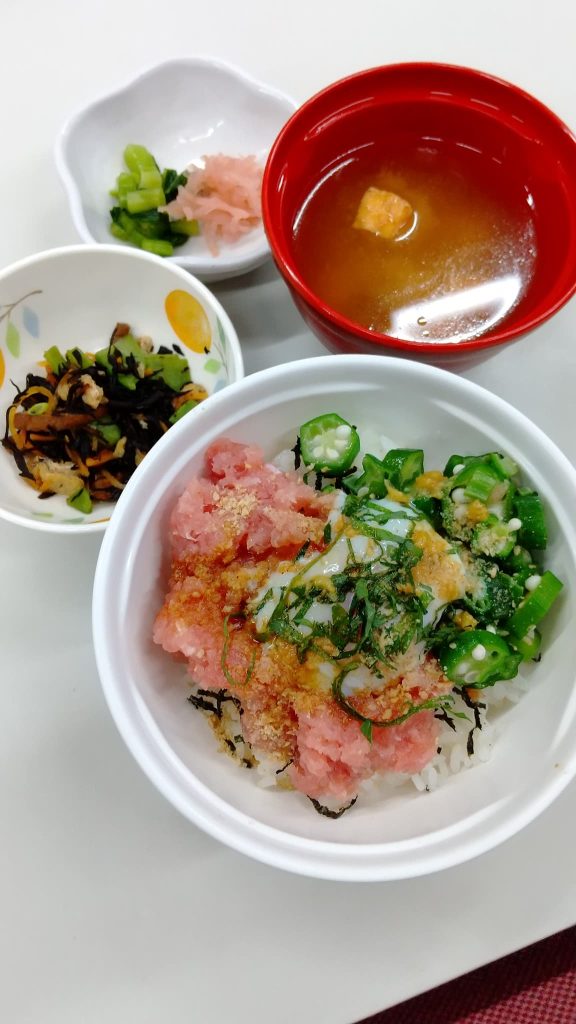 本日のランチ「ネギトロ丼」