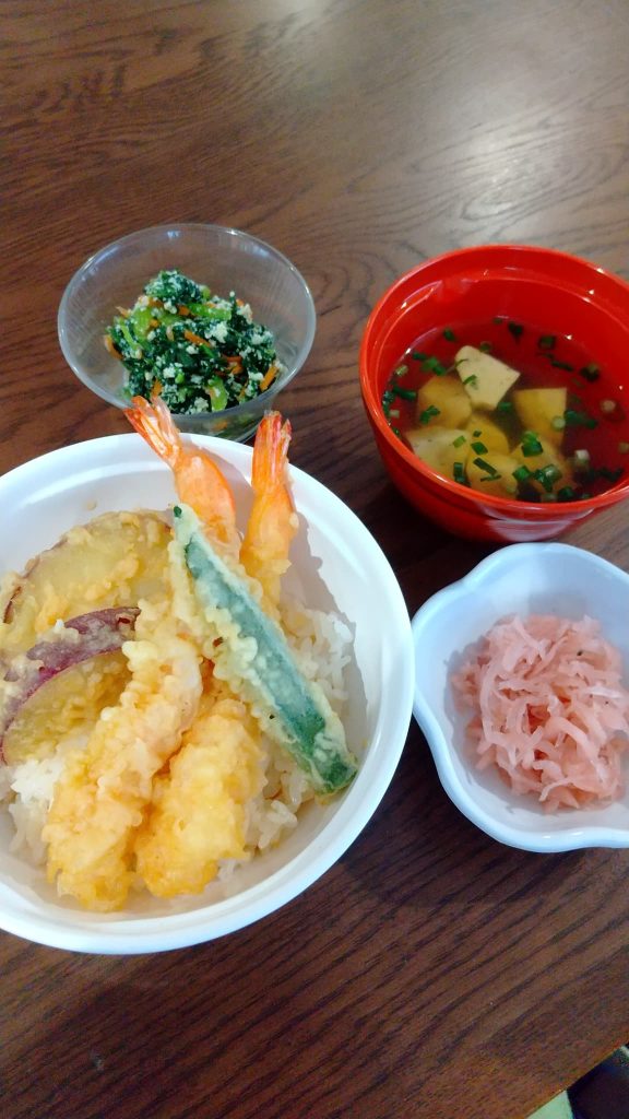 本日のランチ「天丼」